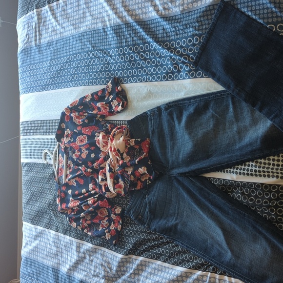 Violet and Claire Size M Japanese Cherry Blossom Floral Blouse - Picture 5 of 7